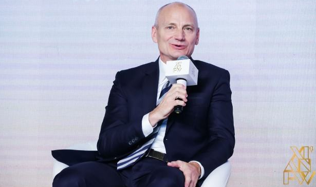 纽约时报:华为55岁外籍副总裁在深圳去世 纽约时报:华为55岁外籍副总裁在深圳去世